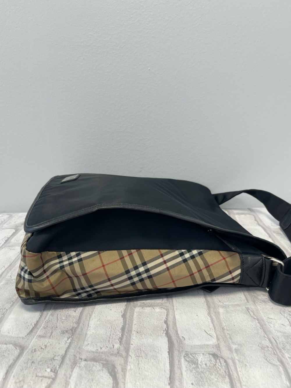 Burberry Vintage Nova Check Nylon/Leather Messenger Bag - Preowned - Picture 9 of 16